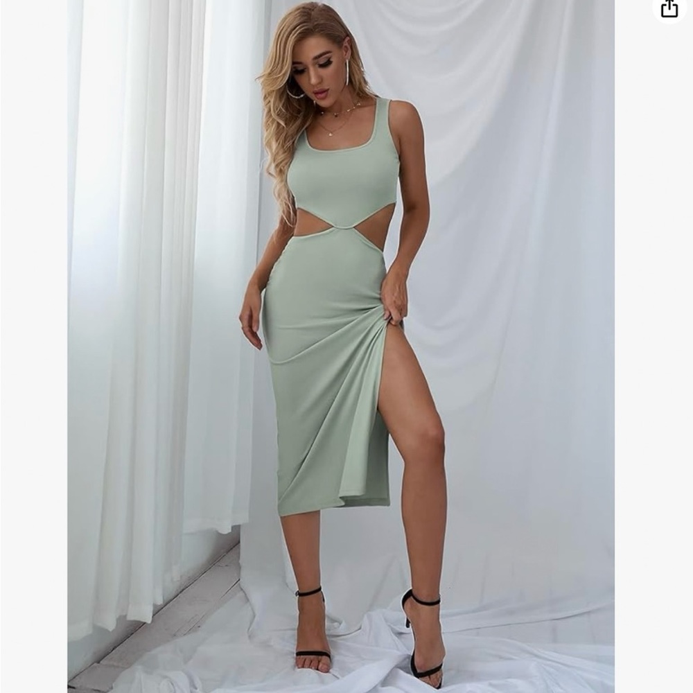 Green Bodycon Midi Dress with Scoop Neck and Sleeveless Design